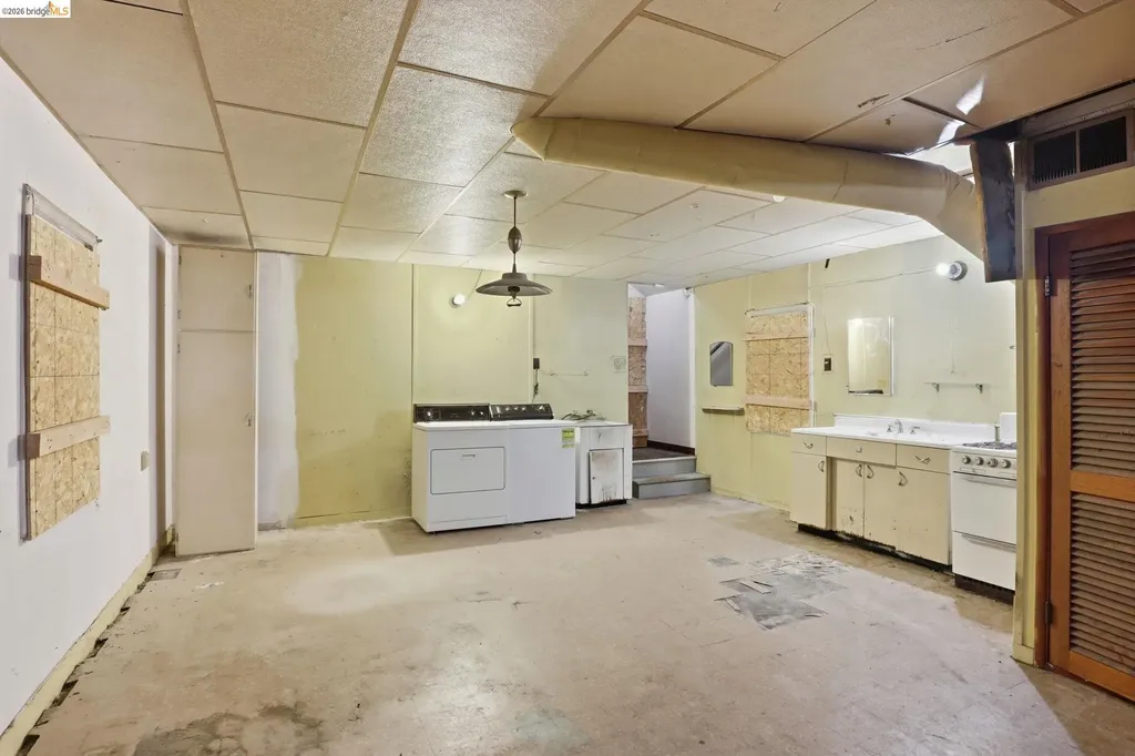 4445 Tompkins Avenue Oakland CA 94619