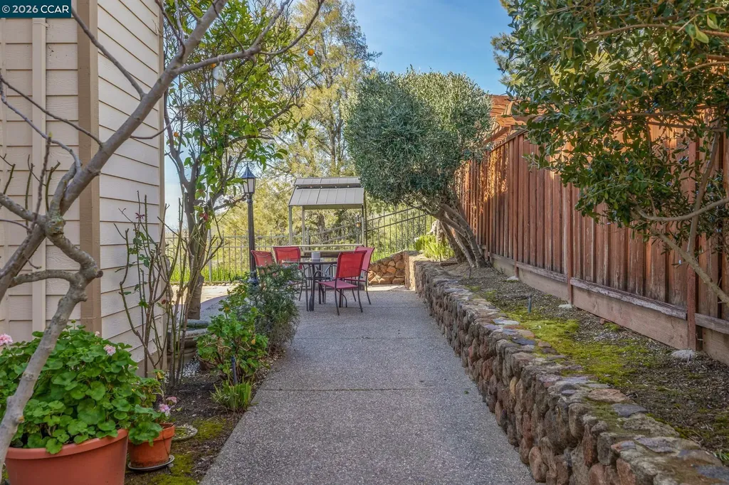 105 Crow Place Clayton CA 94517