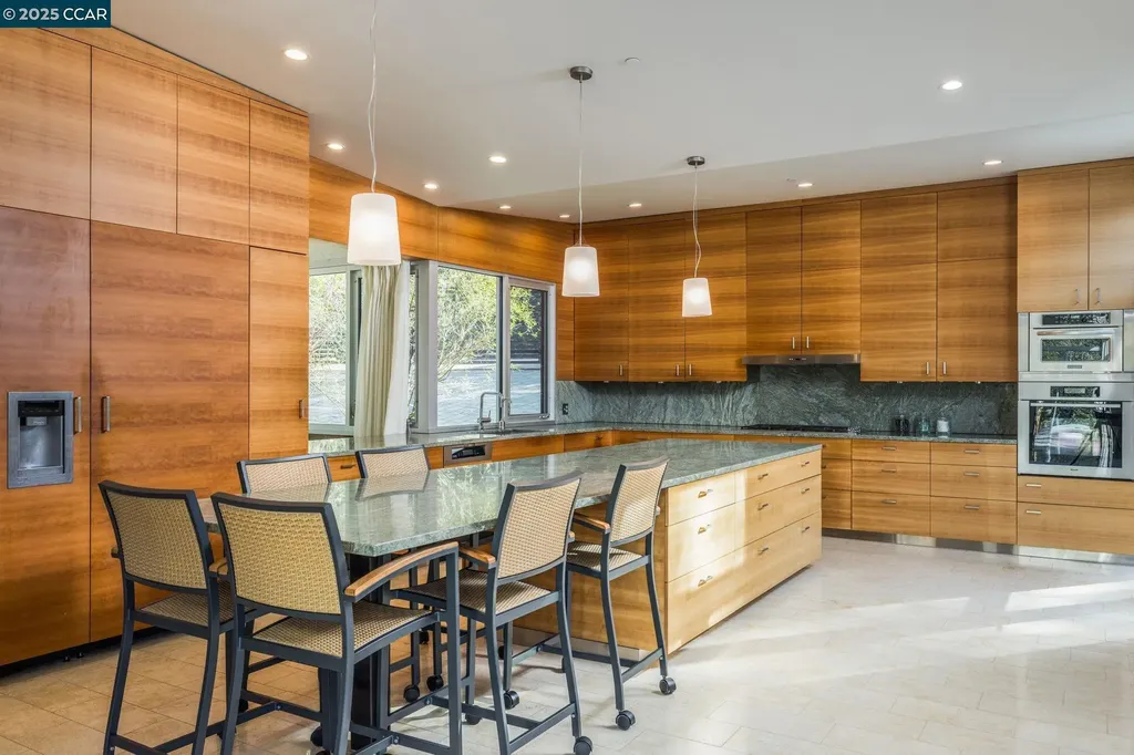 2 Crane Court Orinda CA 94563