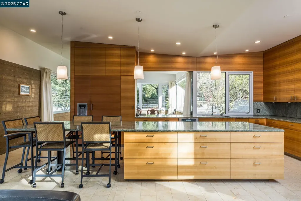 2 Crane Court Orinda CA 94563
