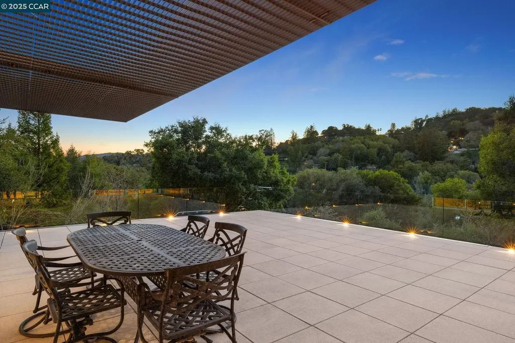 2 Crane Court Orinda CA 94563