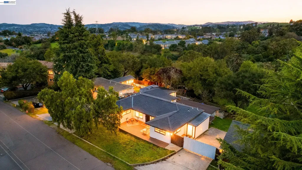 25480 University Court Hayward CA 94542