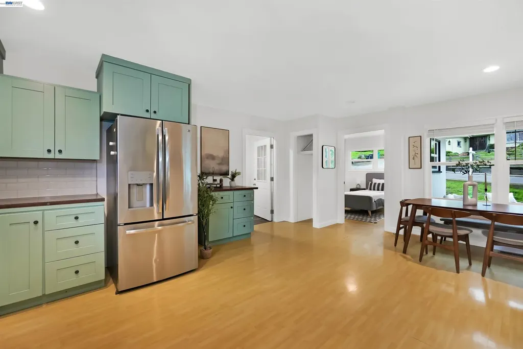 25480 University Court Hayward CA 94542