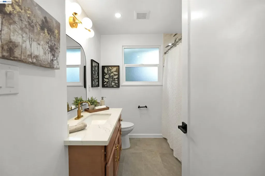 25480 University Court Hayward CA 94542