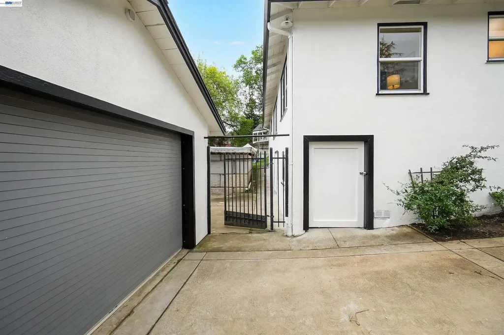 25480 University Court Hayward CA 94542