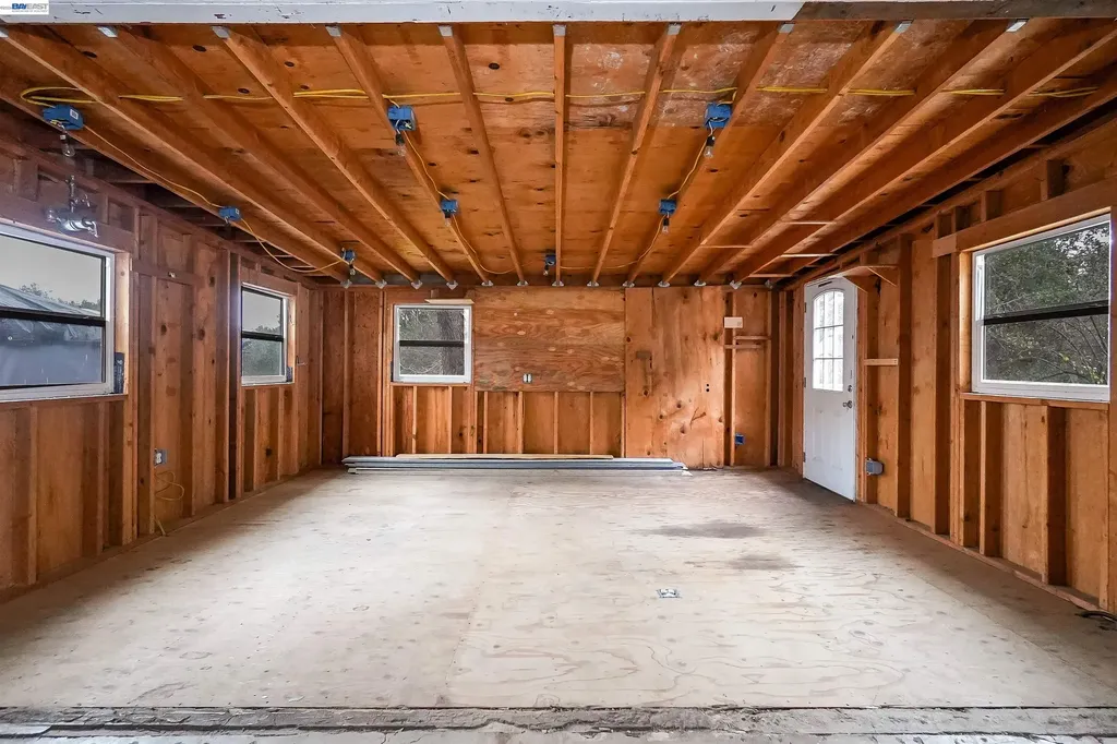 25480 University Court Hayward CA 94542