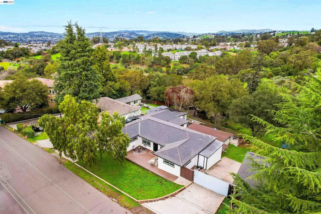 25480 University Court Hayward CA 94542