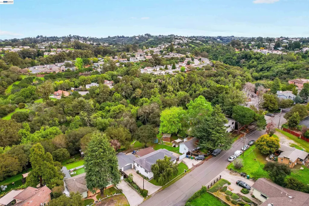 25480 University Court Hayward CA 94542