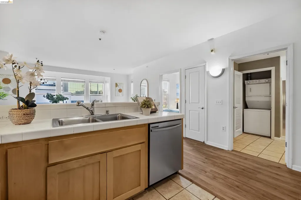 655 12th Street Oakland CA 94607