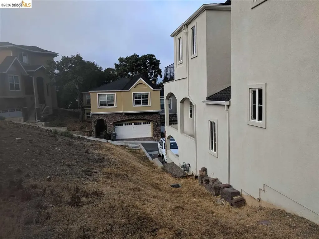 0 Redwood Road Oakland CA 94619
