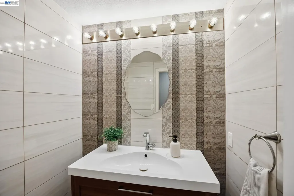 30 Sea Bridge Alameda CA 94502