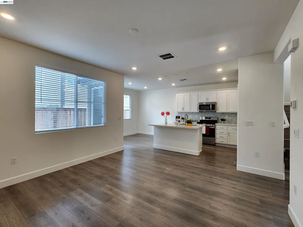 417 Mystic Lane Pittsburg CA 94565