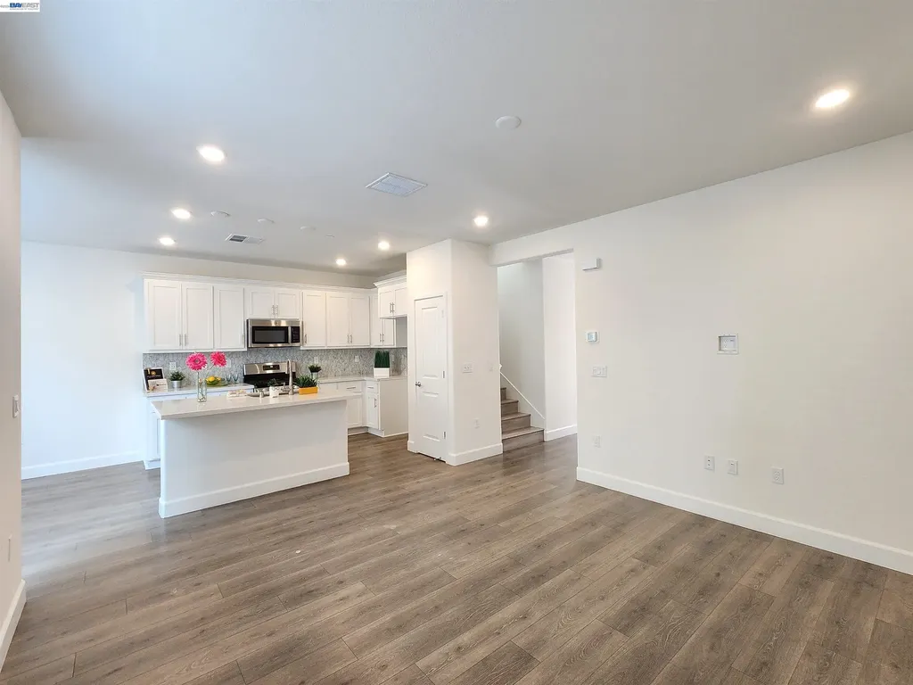 417 Mystic Lane Pittsburg CA 94565