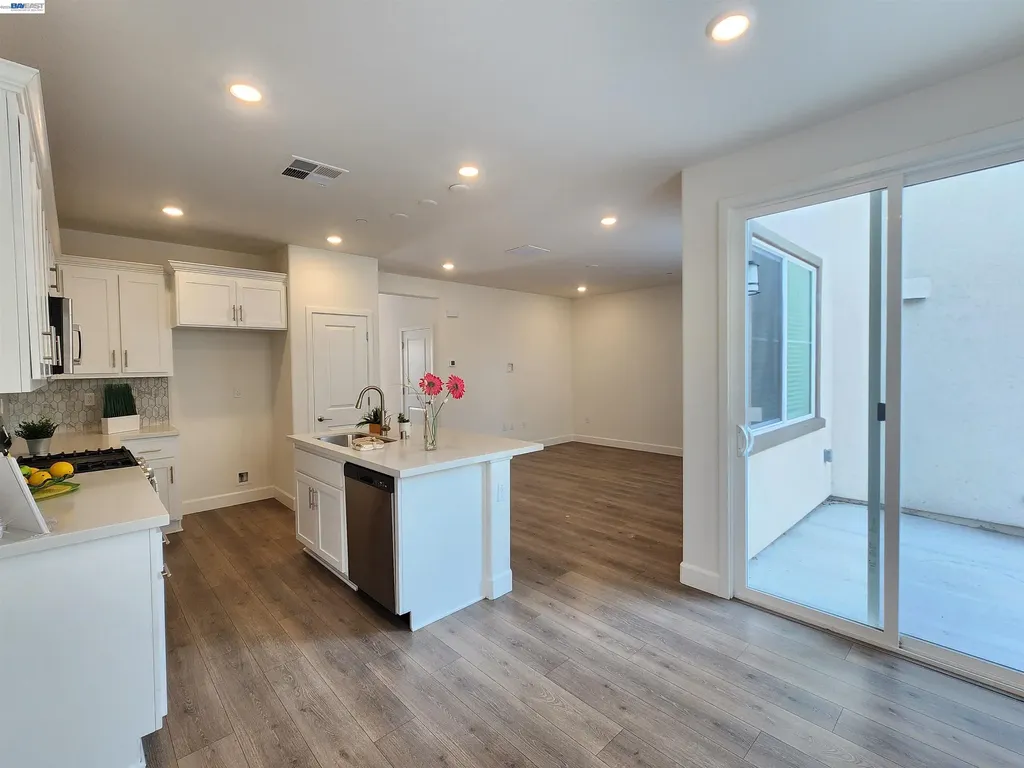 417 Mystic Lane Pittsburg CA 94565