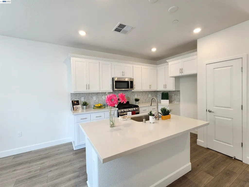 417 Mystic Lane Pittsburg CA 94565