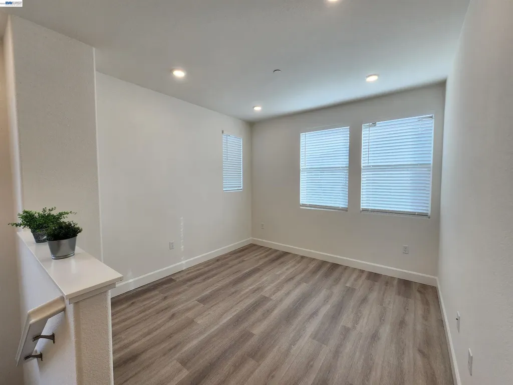 417 Mystic Lane Pittsburg CA 94565