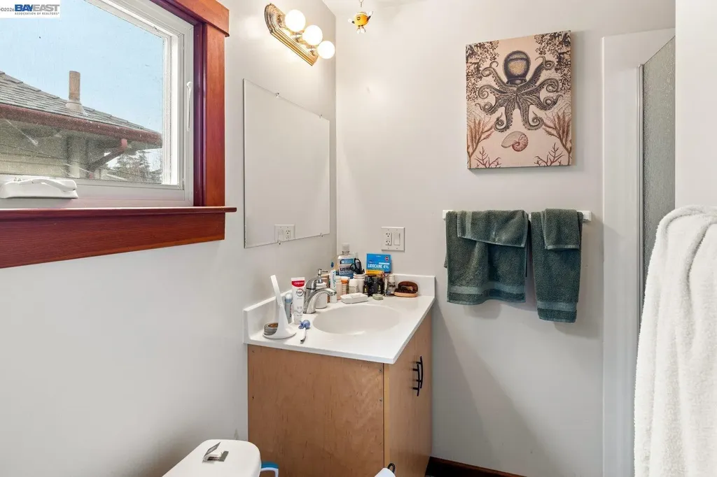 1527 8th Street Alameda CA 94501