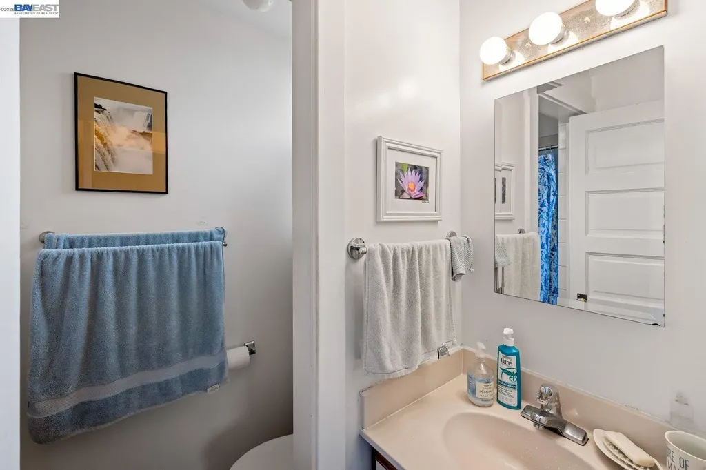 1527 8th Street Alameda CA 94501
