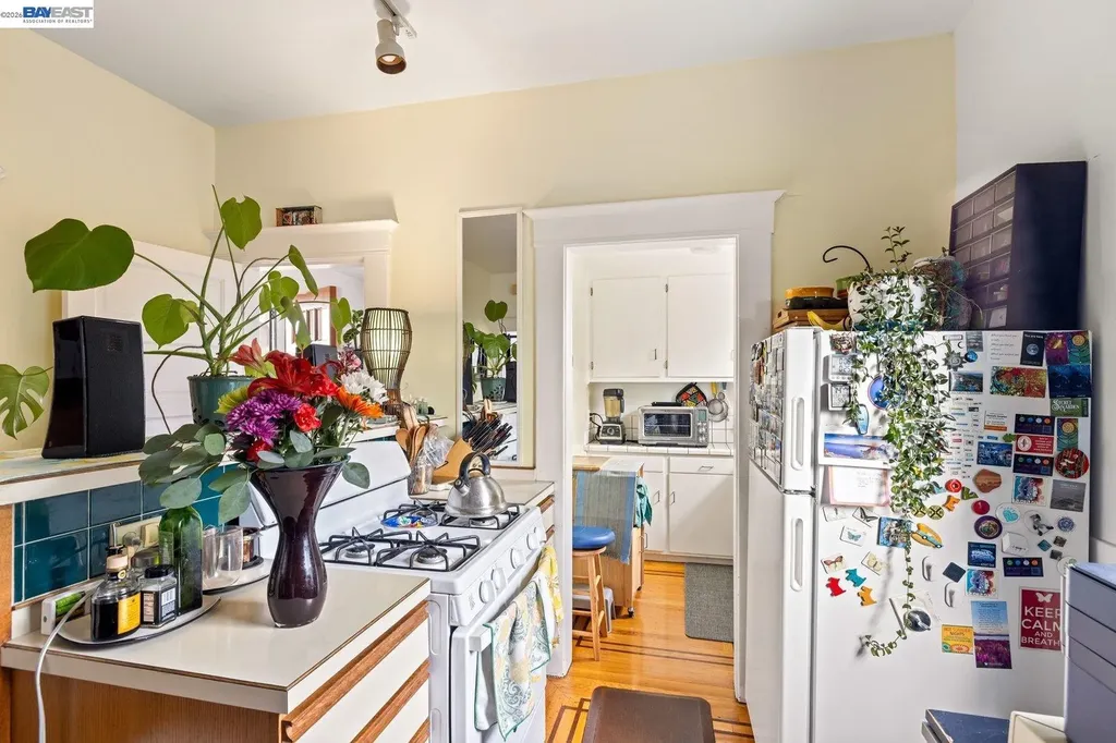 1527 8th Street Alameda CA 94501