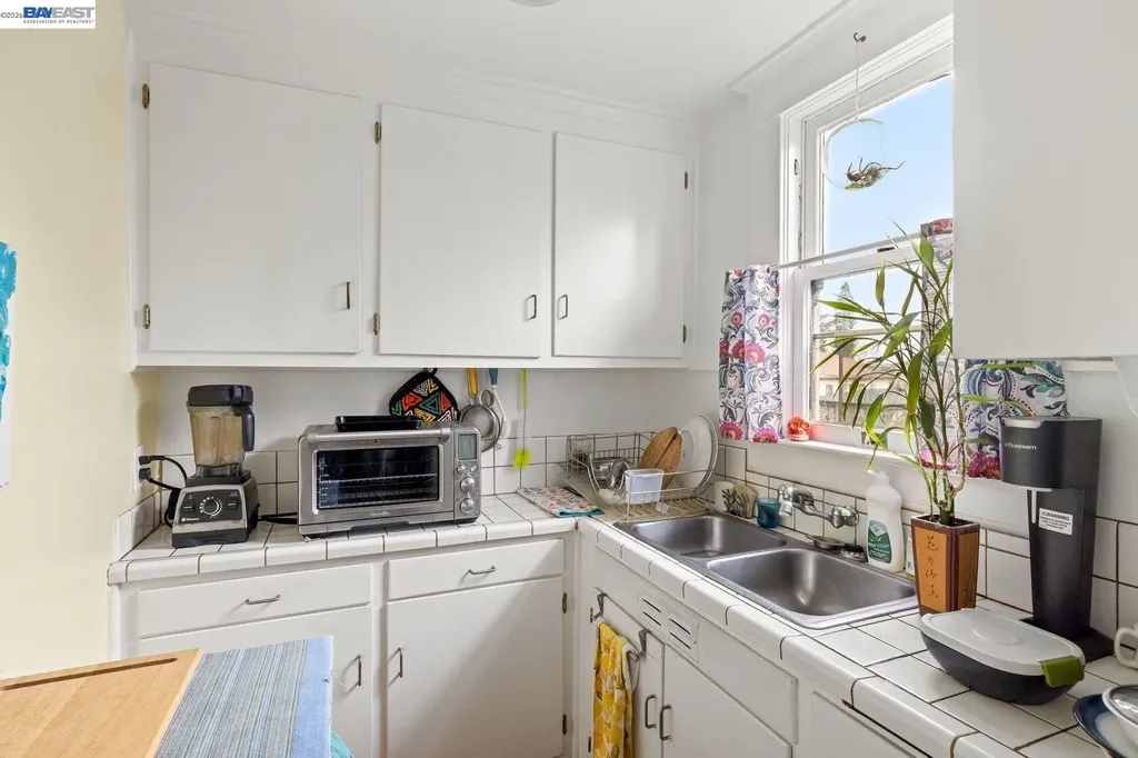 1527 8th Street Alameda CA 94501