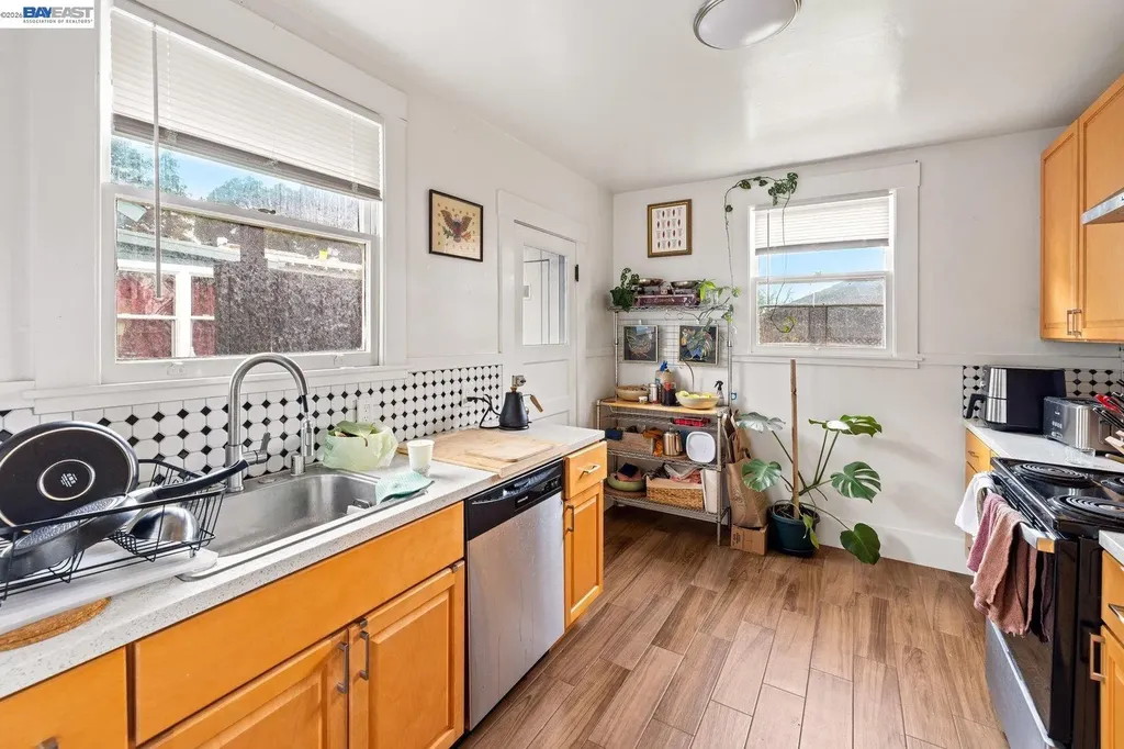 1527 8th Street Alameda CA 94501