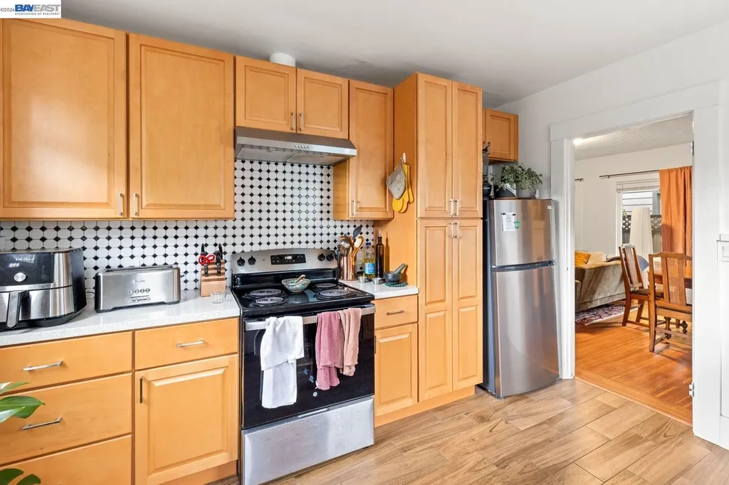 1527 8th Street Alameda CA 94501