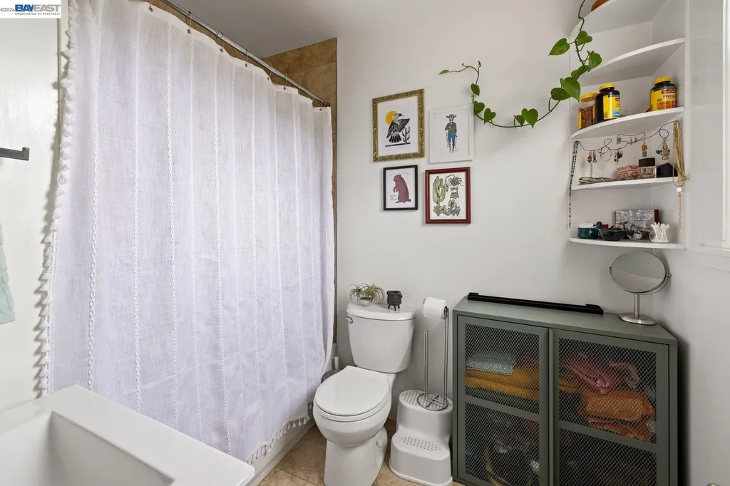 1527 8th Street Alameda CA 94501