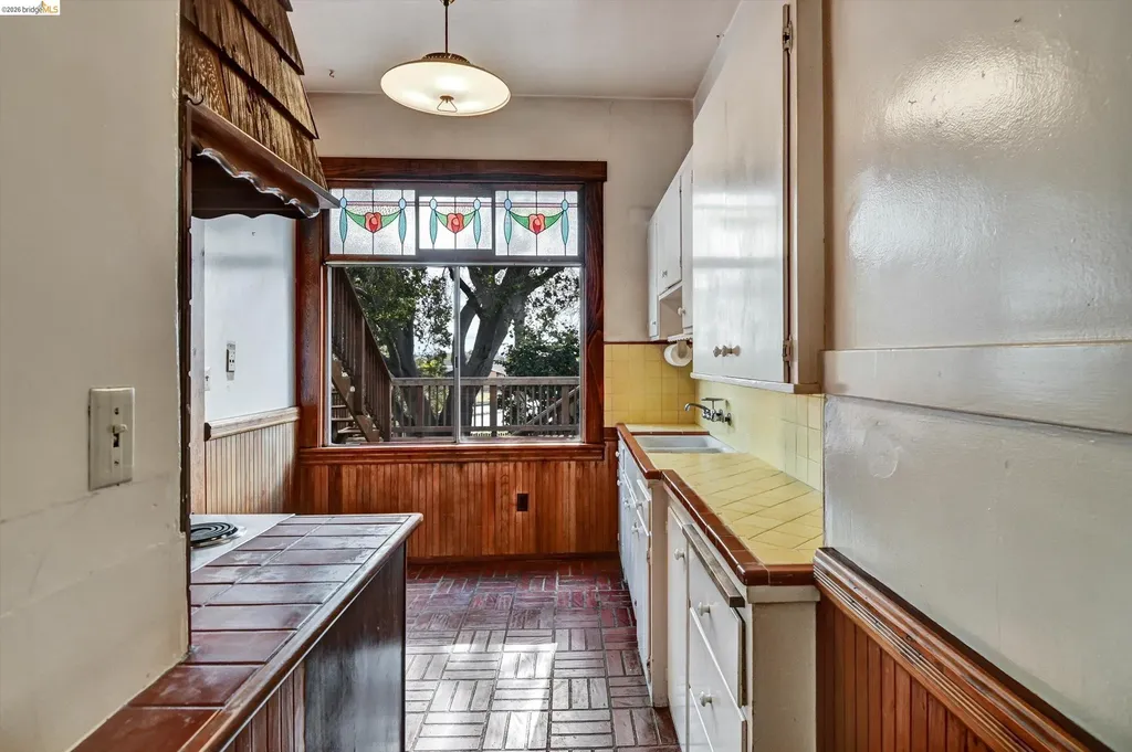 1822 Clinton Avenue Alameda CA 94501