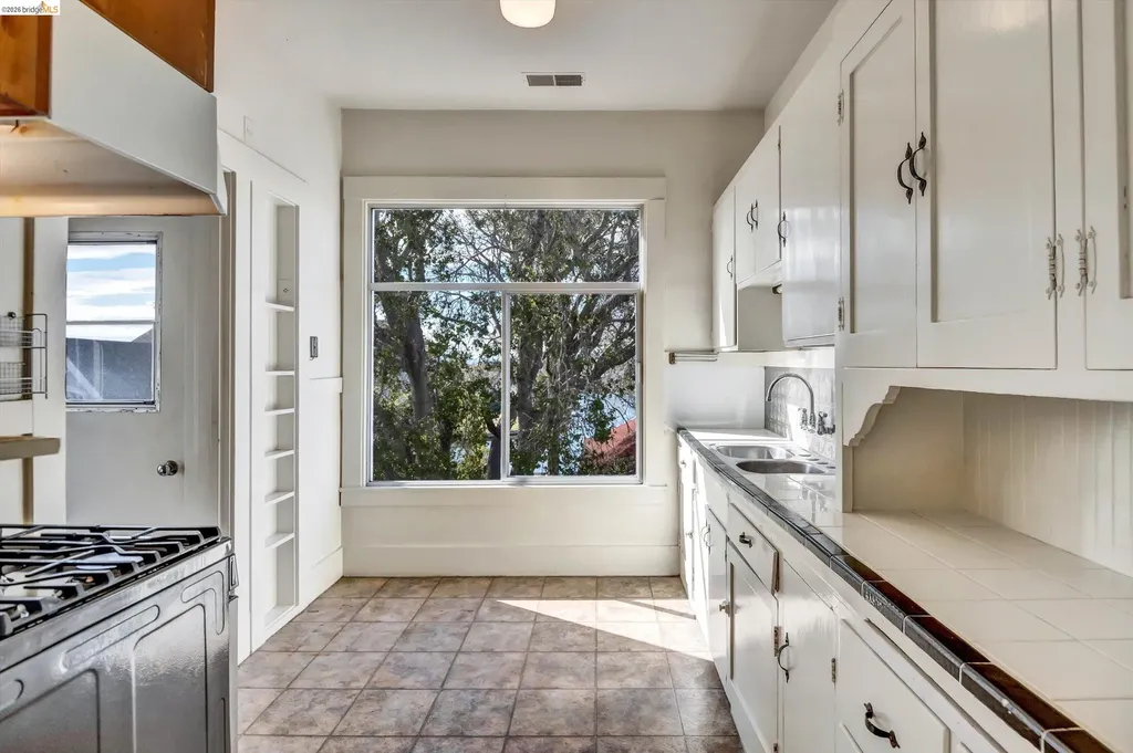 1822 Clinton Avenue Alameda CA 94501