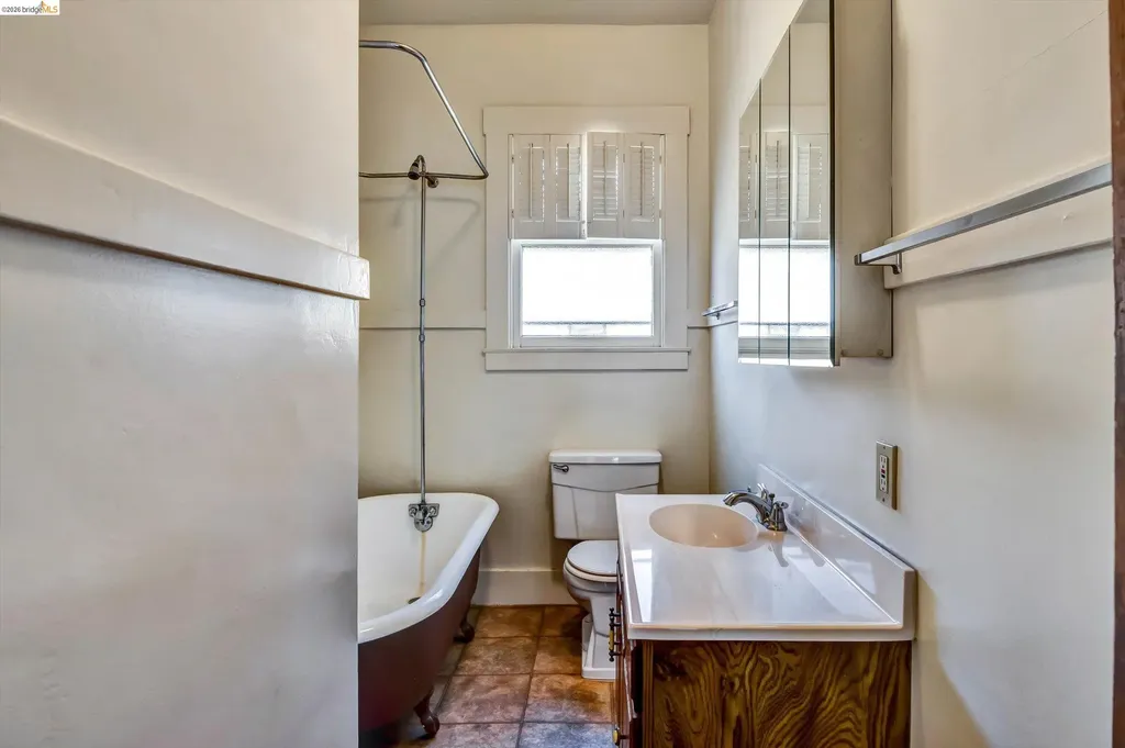 1822 Clinton Avenue Alameda CA 94501