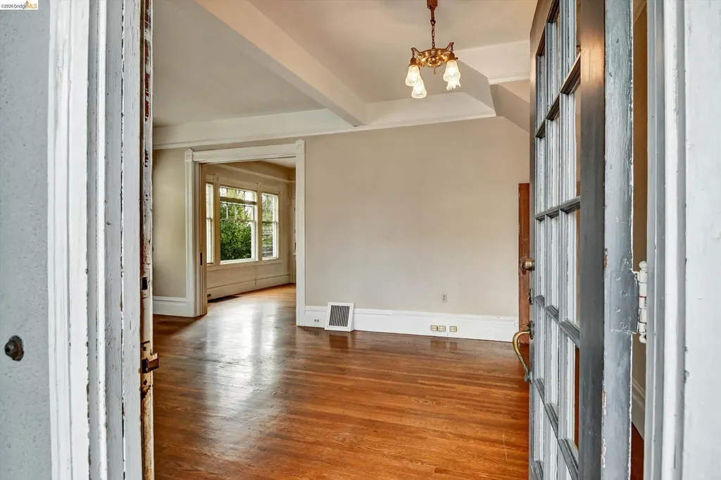 1822 Clinton Avenue Alameda CA 94501