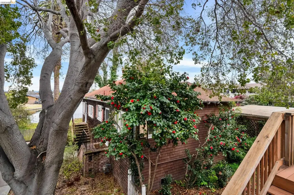 1822 Clinton Avenue Alameda CA 94501