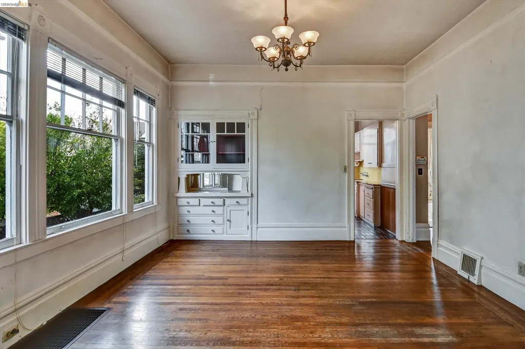 1822 Clinton Avenue Alameda CA 94501