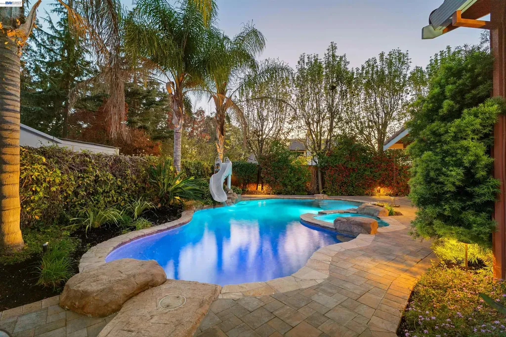 1635 Embassy Circle Livermore CA 94550