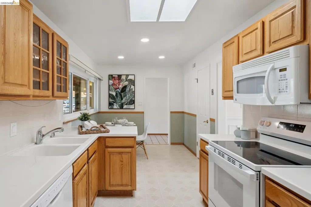 30229 Treeview Street Hayward CA 94544