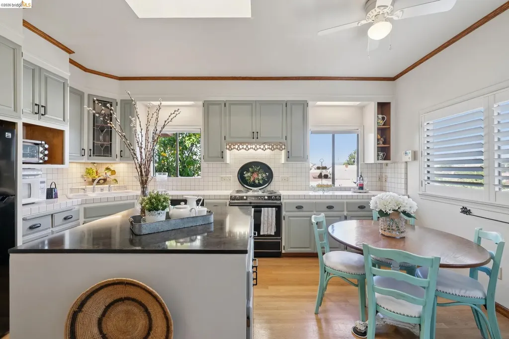 822 A Street Crockett CA 94525