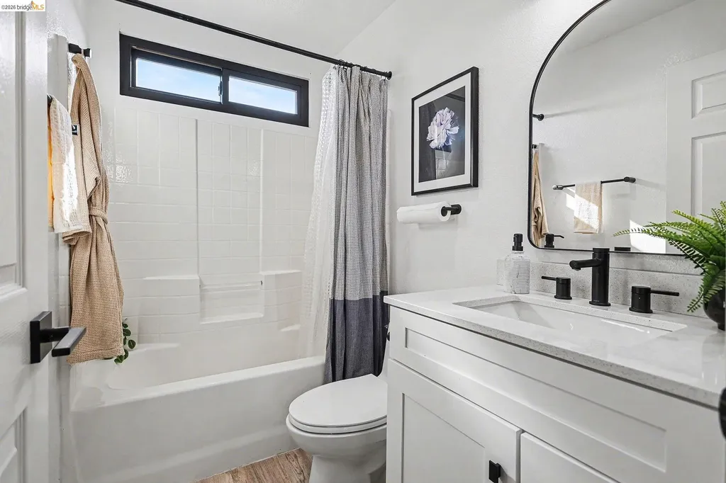 2013 Hedge Avenue Brentwood CA 94513