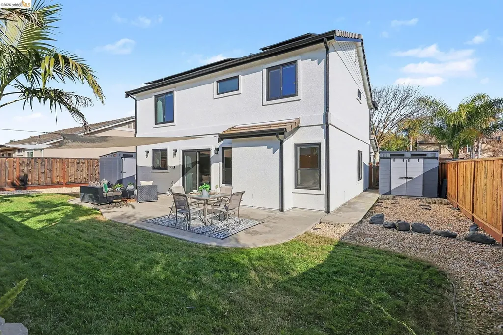 2013 Hedge Avenue Brentwood CA 94513