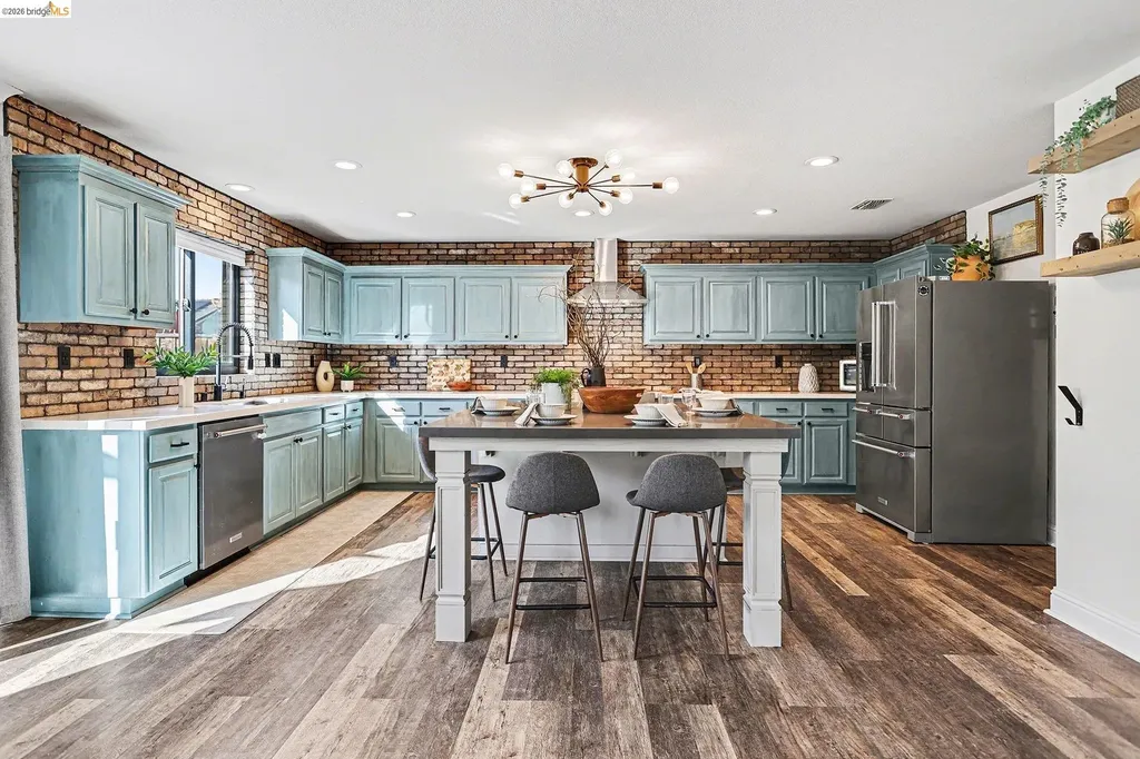 2013 Hedge Avenue Brentwood CA 94513