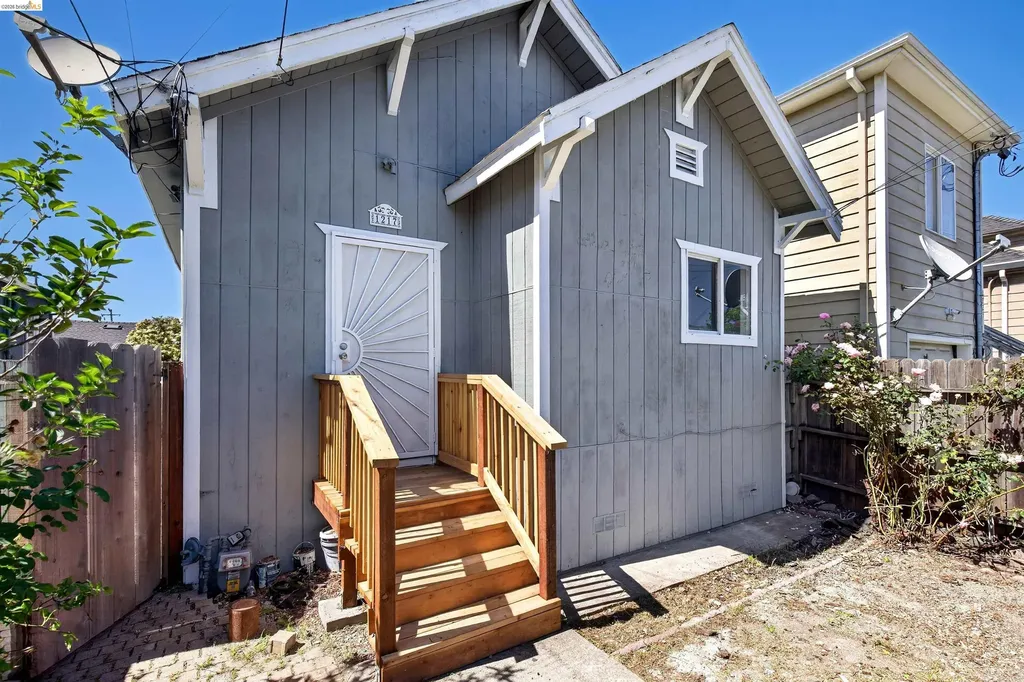1217 82nd Avenue Oakland CA 94621