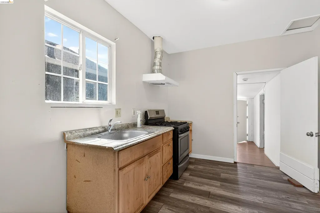 1217 82nd Avenue Oakland CA 94621