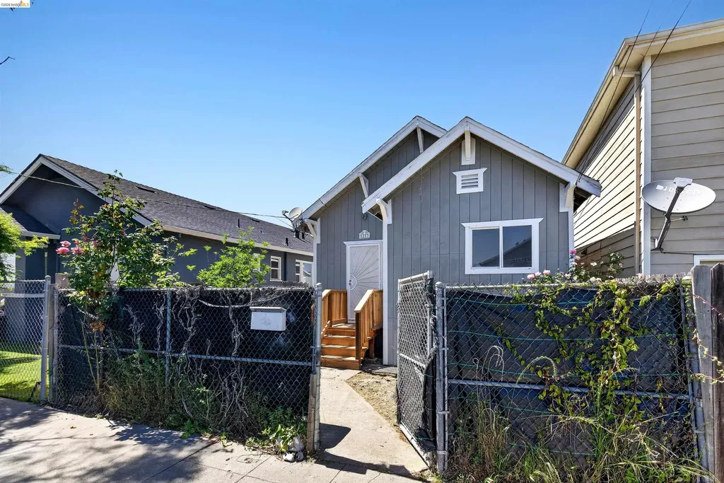 1217 82nd Avenue Oakland CA 94621