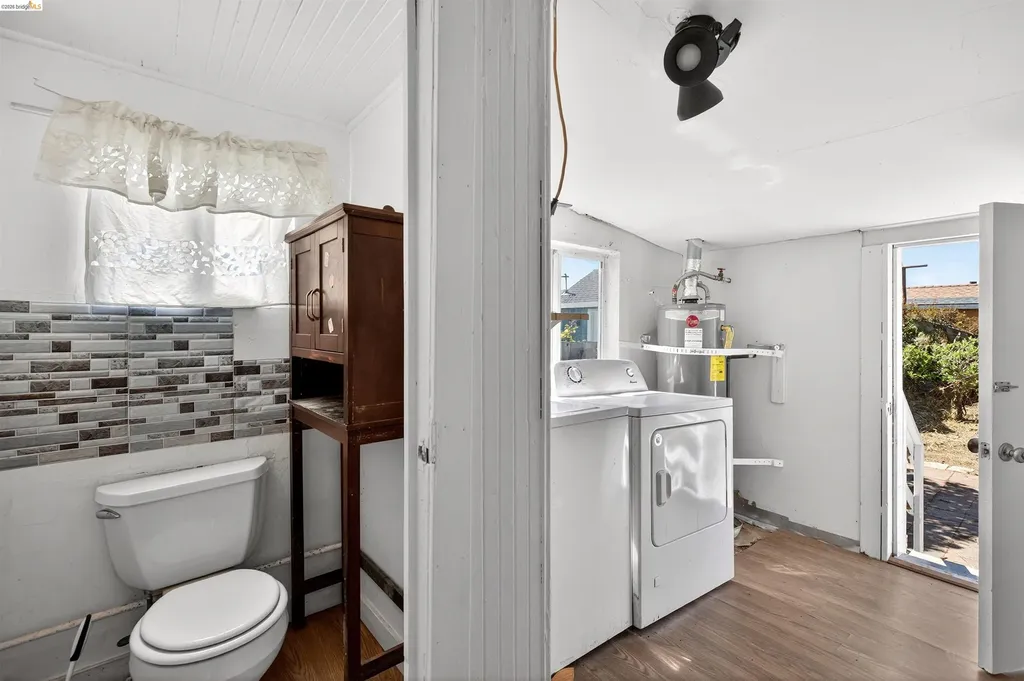 1217 82nd Avenue Oakland CA 94621