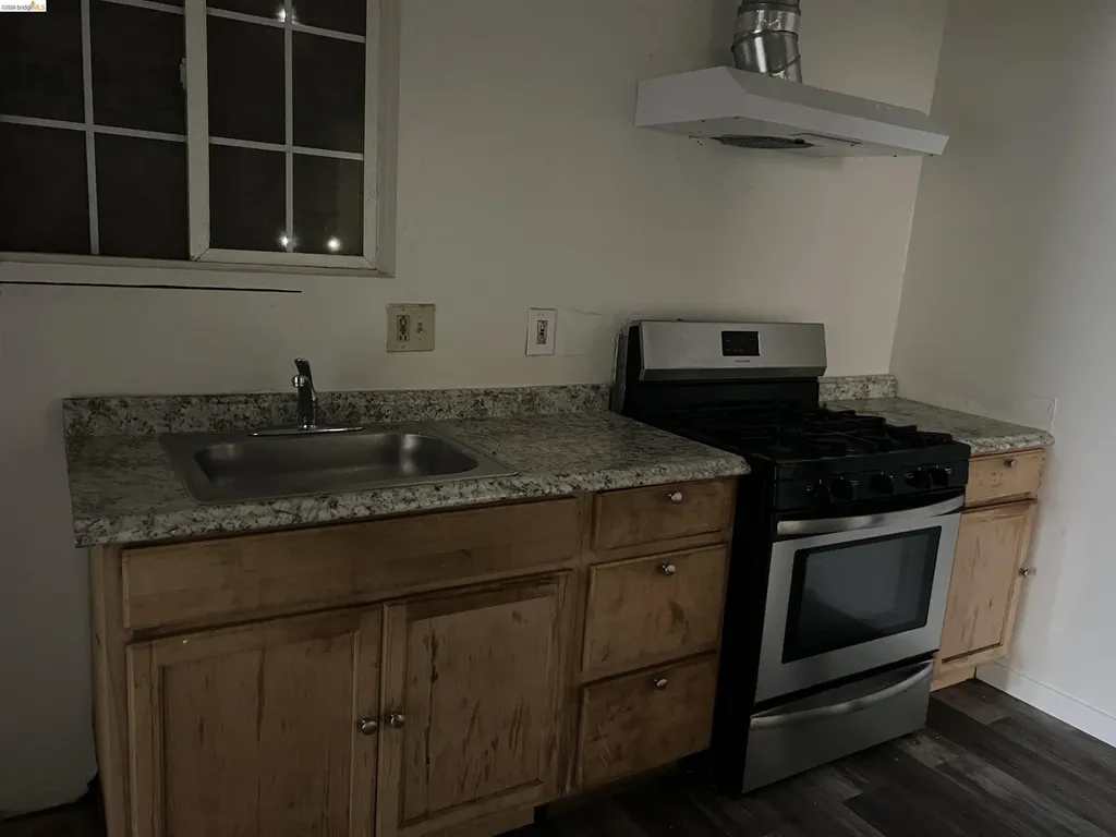 1217 82nd Avenue Oakland CA 94621