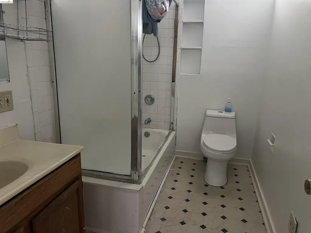 1217 82nd Avenue Oakland CA 94621