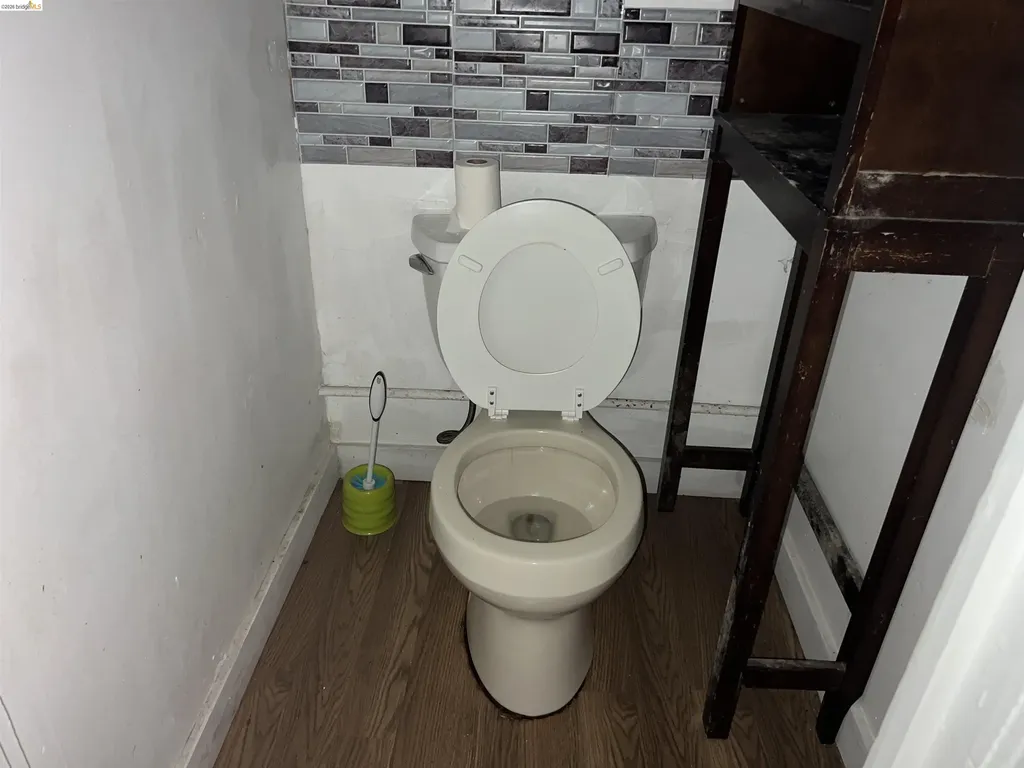 1217 82nd Avenue Oakland CA 94621