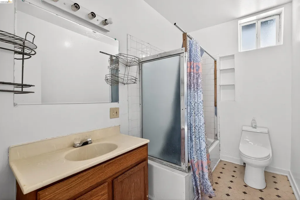 1217 82nd Avenue Oakland CA 94621