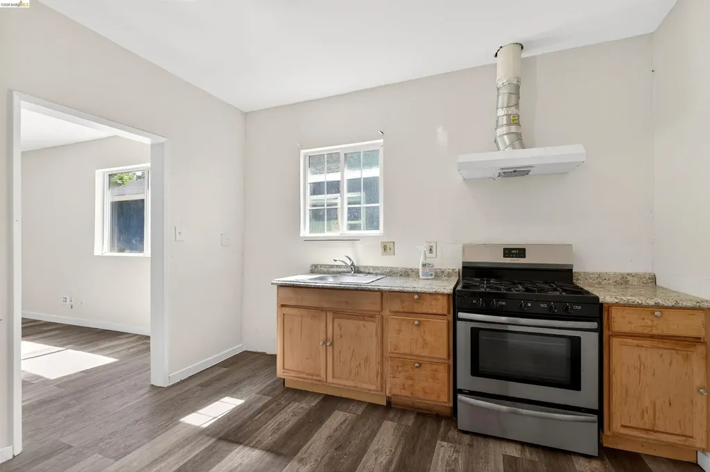 1217 82nd Avenue Oakland CA 94621