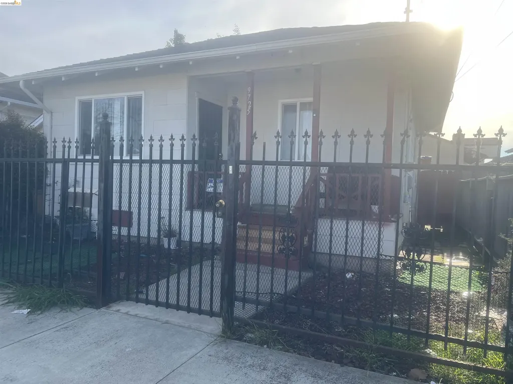 9725 Holly Street Oakland CA 94603