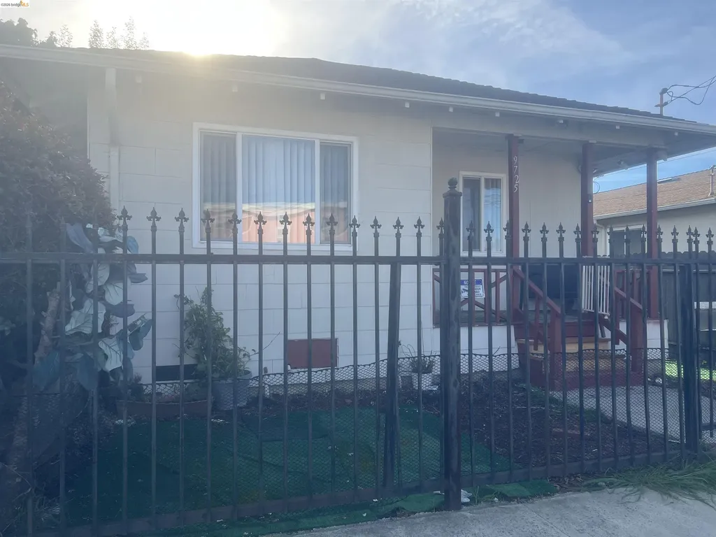 9725 Holly Street Oakland CA 94603